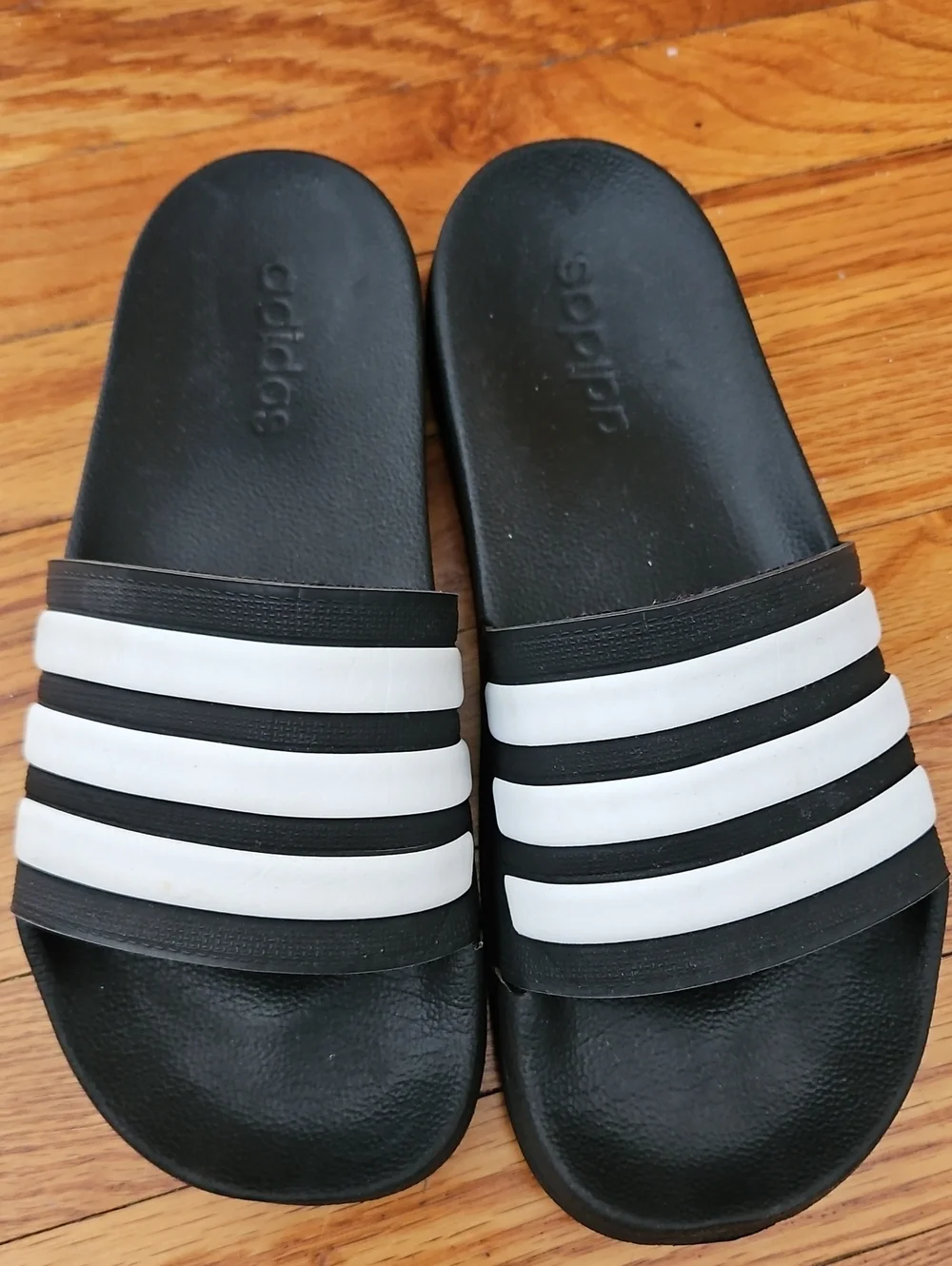 Adidas Mens Slip Ons Black Size 8 Great Shape